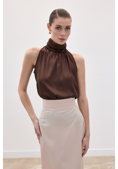 Sateen Boğazlı Kolsuz Bluz - Kahve-136541 Kahve