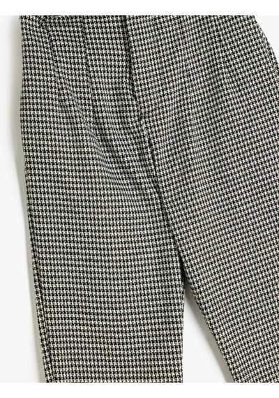 Koton Havuç Pantolon Pile Detaylı Beli Lastikli Cepli Siyah Ekose 5wkg40250ak Siyah Koton Havuç Pantolon Pile Detaylı Beli Lastikli Cepli Siyah Ekose 5wkg40250ak Siyah