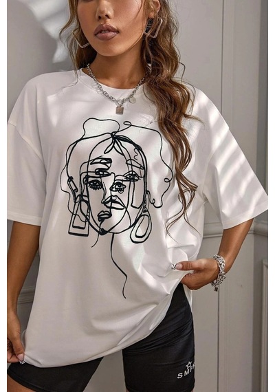 Tarzsokak Kadın Beyaz Yüz Baskı Detaylı Oversize T-shirt
