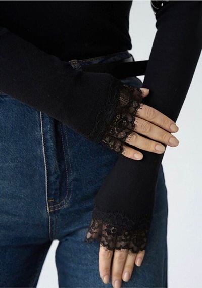 Pantofashion Dantel Detaylı V Yaka Bluz Siyah