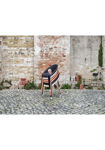 Magis Bell Chair 4 Set Sandalye Geri Dönüştürülebilir Malzeme, Konstantin Grcic'in Ikonik Tasarımı Midnight