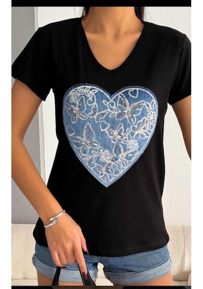 Kalp Şekilli Nakış İşlemeli T-shirt Siyah