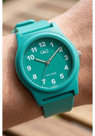 Q&q Qcg2221 Jade Green Rakamlı Silikon Kordonlu 38 Mm Su Geçirmez Unisex Kol Saati Yeşil