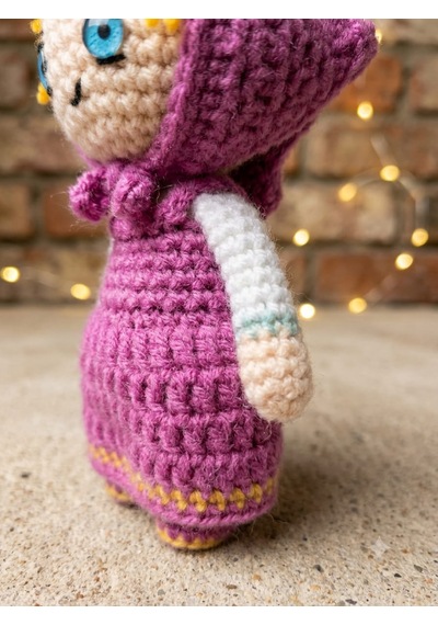 Afacan Kız Amigurumi Örgü Oyuncak -Çizgi Film Karakteri Hediyelik Figür 11 Cm