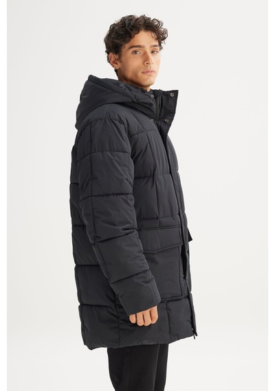 Lee Regular Fit Normal Kesim Kapüşonlu Kapitone Desenli Cepli Mont Siyah