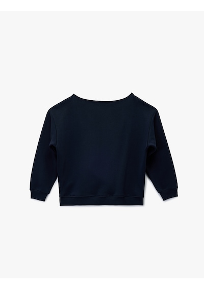 Koton Nakışlı Şardonlu Kanguru Cepli Kayık Yaka Oversize Sweatshirt Lacivert 6wal10461ık Lacivert Koton Nakışlı Şardonlu Kanguru Cepli Kayık Yaka Oversize Sweatshirt Lacivert 6wal10461ık Lacivert