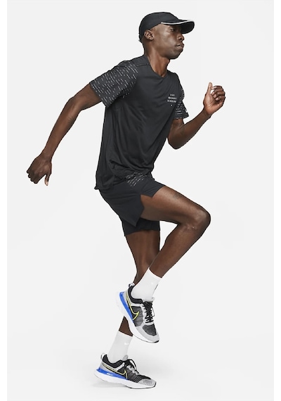 Nike Rise 365 Run Division Short-sleeve Reflectörlü Siyah Koşu Tişörtü