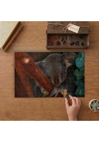 Dalda Sevimli Koala Tasarımı 240 Parça Ahşap Puzzle Ahşap Kutuda Mpy40036