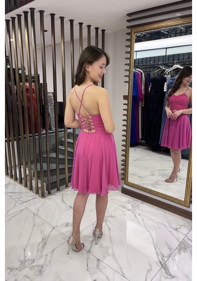 By Saygı Kadın İp Askılı Arkası Bağlamalı Önü Pencereli Astarlı Şifon Kısa Kloş Elbise Koyu Pembe By Saygı Kadın İp Askılı Arkası Bağlamalı Önü Pencereli Astarlı Şifon Kısa Kloş Elbise Koyu Pembe