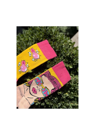 Lousocks Unisex Sağlı Sollu Pop Art Sakız Balonlu Kız Desenli Soket Çorap Sarı Lousocks Unisex Sağlı Sollu Pop Art Sakız Balonlu Kız Desenli Soket Çorap Sarı