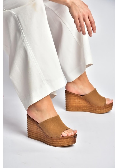 Fox Shoes Y996559902 Taba Süet Dolgu Tabanlı Kadın Terlik