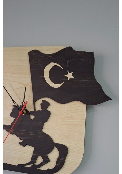 Atatürk Ve Türk Bayrağı Figürlü Birinci Sınıf Lazer Kesim Mdf Duvar Saati Akçaağaç