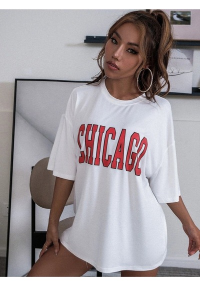 Flood Of Style Kadın Beyaz Chicago Baskılı Düşük Omuz Oversize Bisiklet Yaka T-shirt