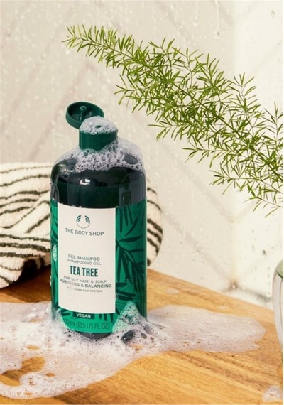 The Body Shop Çay Ağacı Tea Tree Yağlı Saçlara Özel Arındırıcı Ve Dengeleyici Jel Şampuan 400 Ml Yağlı