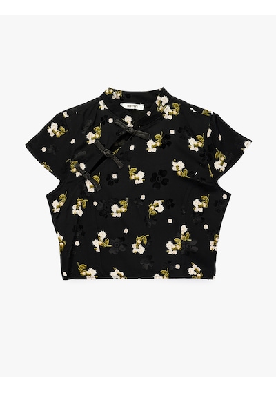 Koton Süslü Düğmeli Kısa Kollu Çiçek Desenli Dik Qipao Yaka Crop Bluz Siyah Desenli 7wak30017ew Koton Süslü Düğmeli Kısa Kollu Çiçek Desenli Dik Qipao Yaka Crop Bluz Siyah Desenli 7wak30017ew