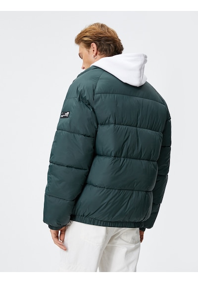 Koton Şişme Mont Dik Yaka Fermuarlı Etiket Baskılı Cep Detaylı Yeşil 4wam20063hw KOYU HAKI Koton Şişme Mont Dik Yaka Fermuarlı Etiket Baskılı Cep Detaylı Yeşil 4wam20063hw KOYU HAKI