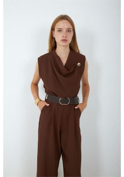 Neşeli Butik Kadın Kahverengi Degaje Yaka Kemerli Kolsuz Geniş Paça Tulum Nbmy4030