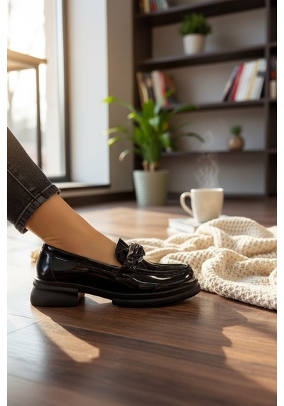 Enoch Kadın Rugan Dokulu Zincir Detaylı Maskülen Comfort Loafer Siyah-29034