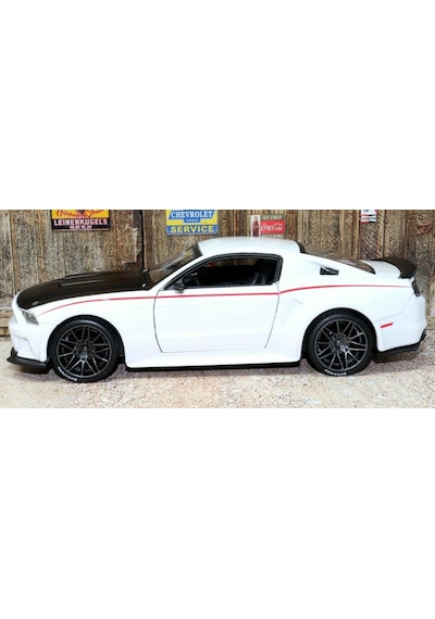 Maisto 2014 Ford Mustang Street Racer Beyaz 1/24 Model Araba