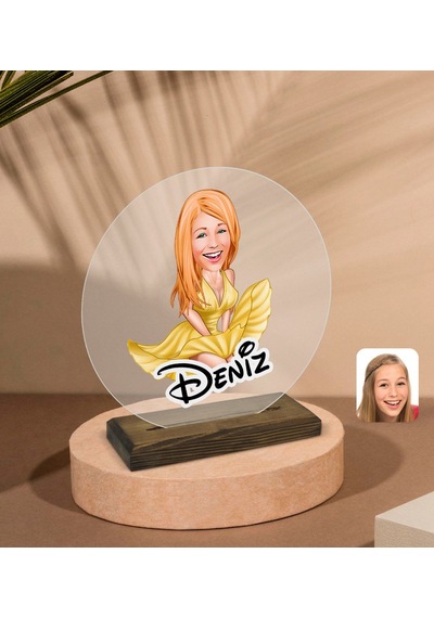 Kişiye Özel Marilyn Monroe Karikatürlü Yuvarlak Ahşap Standlı Bib