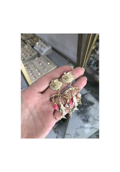Deniz Kabuğu Ve Pembe Detaylı Balıklı Küpe Altın