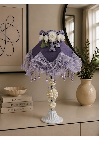 Gri Kadife Kaplı Çiçek Süsleme Başlık Beyaz İnci Ayaklı Klasik Model Abajur 50x25cm