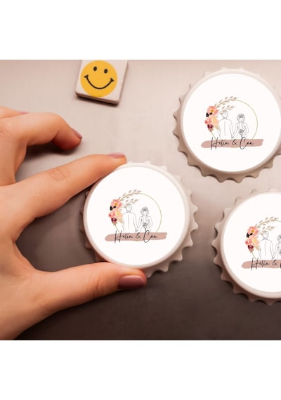Kişiye Özel Düğün & Nikâh Hatırası Açacak Magnet İsimli Çift Çizim Tasarımlı Buzdolabı Açacağı 10 Adet