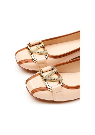Günlük Kadın Loafer Topuklu V Tokalı Ve Dikiş Detaylı Küt Burunlu Ayakkabı 6001 Bej Taba Rugan Günlük Kadın Loafer Topuklu V Tokalı Ve Dikiş Detaylı Küt Burunlu Ayakkabı 6001 Bej Taba Rugan