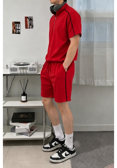 Cool Tarz Erkek Yarım Fermuarlı Şerit Detaylı Şort Takım Regular Fit 2 İplik Şardonsuz Kırmızı Kırmızı Cool Tarz Erkek Yarım Fermuarlı Şerit Detaylı Şort Takım Regular Fit 2 İplik Şardonsuz Kırmızı Kırmızı