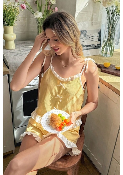 Bella Notte Sarı Fırfır Ve Fiyonk Detaylı Askılı Şortlu Pijama Takımı