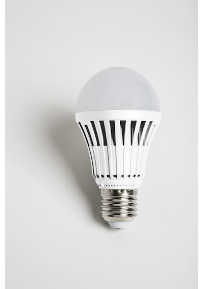 Cata 4229 Şarjlı Led Ampul 7W Beyaz Işık