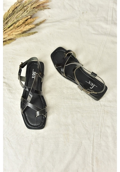 Fox Shoes Siyah Hakiki Deri Parmak Arası Kadın Sandalet M29184120
