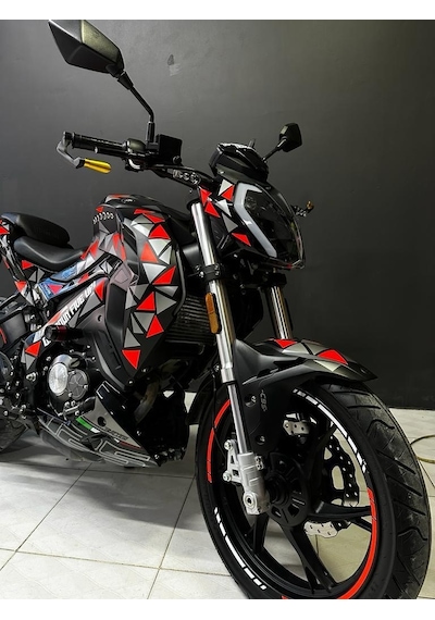 Benelli 125s Neon Turuncu Ve Gümüş Gri Parçalı Üçgen Desenli Sticker Etiket Modeli