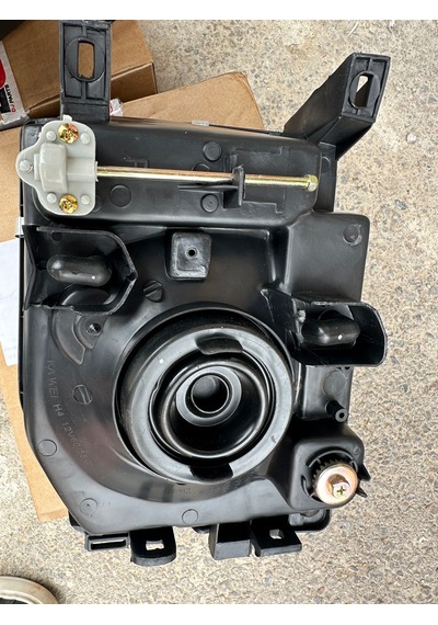 Mitsubishi Pajero Sağ Sol Far Lambası 1997-1999
