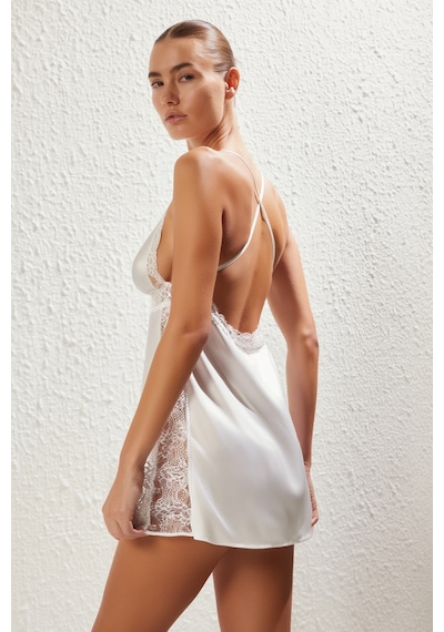 Bride Beyaz Saten Dantel Ve Yırtmaç Detaylı Dokuma Gecelik
