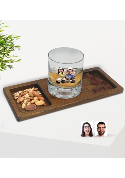 Kişiye Özel Sevgililer Karikatürlü Viski Bardağı Ve Doğal Masif Ahşap Dikdörtgen Sunum Tabağı Çerezlik Hediye Seti-96