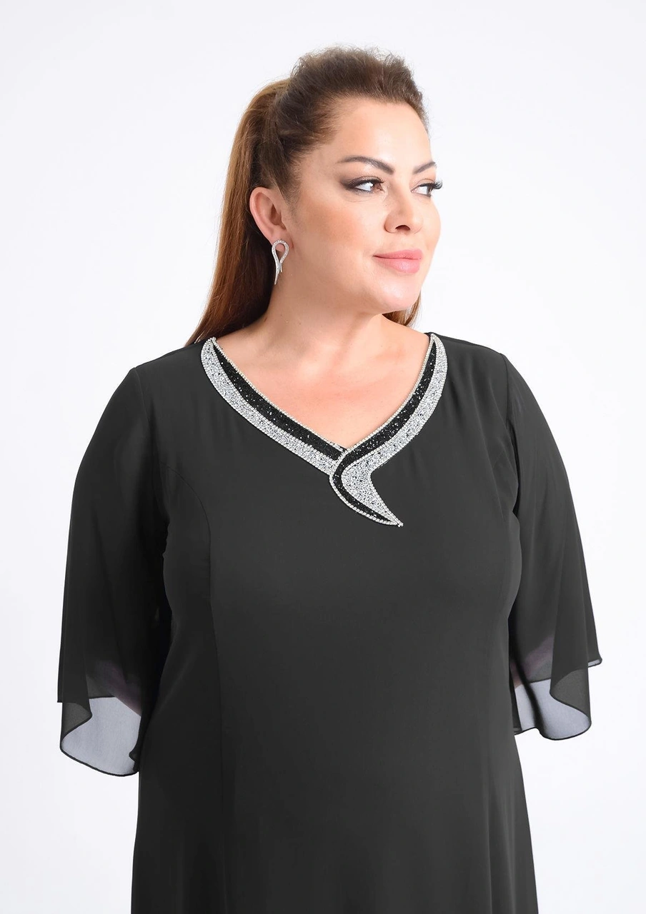 Lilas Xxl Büyük Beden Yakası Taş Baskılı Siyah Renkli Şifon Abiye Elbise Siyah