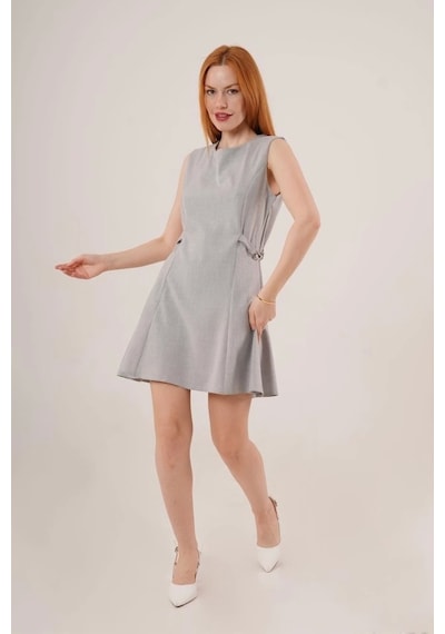 Defymoda Yanları Zincir Detaylı Sıfır Kol Gri Mini Elbise Gri