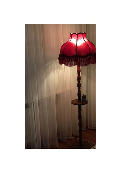 Bordo Kadife Kaplı Püsküllü Başlık Doğal Ahşap Sehpalı Ayaklı Vintage Lambader 170x45cm