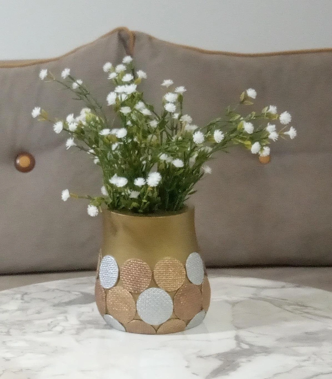 2 Adet Vazo Dahil,vazoda Çiçek,beyaz Yapay Çiçek,vazo Dekoratif Altın Puanlı Poliresin 9x9x15cm Çok Renkli