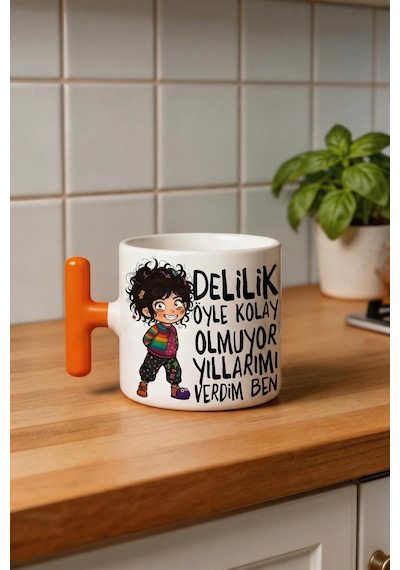 Delilik Öyle Kolay Olmuyor Yıllarımı Verdim Ben Yazılı Baskılı Seramik Hediye Kupa Bardak Çok Renkli