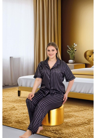 3dsepetim Büyük Beden Şık Tasarım Siyah Çizgili Düğmeli Kısa Kol Lüx Saten Pijama Takımı Siyah 3dsepetim Büyük Beden Şık Tasarım Siyah Çizgili Düğmeli Kısa Kol Lüx Saten Pijama Takımı Siyah