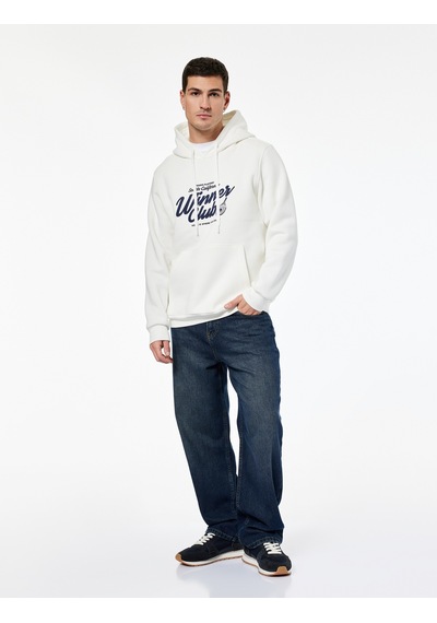 Koton Regular Fit Uzun Kollu Kanguru Şardonlu Cepli Kapşonlu Baskılı Sweatshirt Beyaz 7wam70032mk
