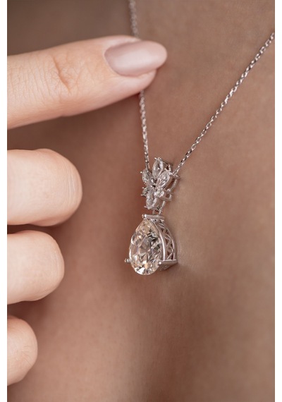 Beyaz Altın Sertifikalı Premium Created Damla Taşlı 5.06 Ct Effect Tektaş Kolye