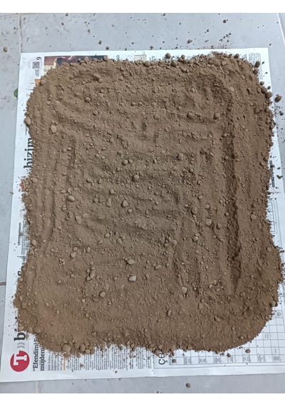 Vefa Çiçekçilik 4 Litre %100 Katkısız Doğal Toprak Elenmiş Saksı Toprağı Minimum Sineklenme Ve Kök Çürümesi Riski İç Mekân Bitkileri İçin