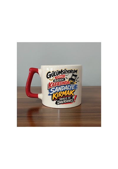 Gülümsüyorum Çünkü İnsanların Kafasında Mor Kulplu Prime Mizahi Hediyesi Bardak Kupa Fincan Mug Kırmızı Kulp