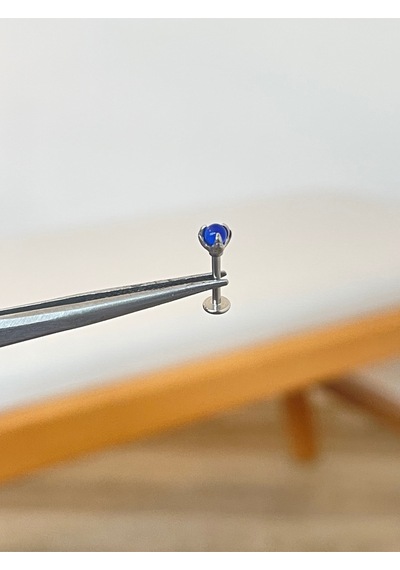 316 L Cerrahi Çelik Pençe Modeli Doğal Lacivert Taşlı Kıkırdak Helix Tragus Piercingi Lacivert