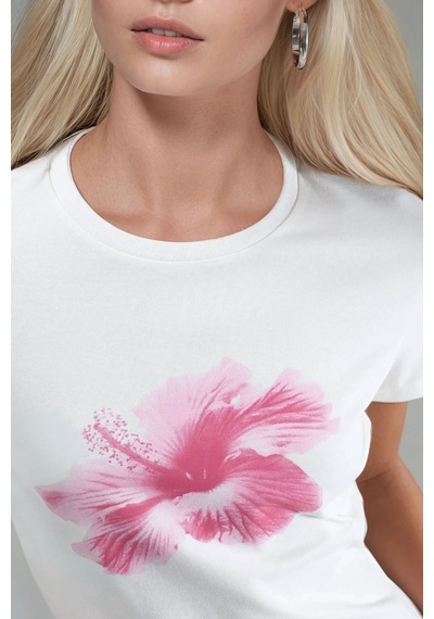 Hiccup Desenli Vücuda Oturan T-shirt Beyaz