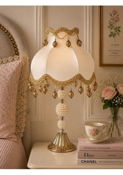 Ekru Kadife Gold İşlemeli Ponponlu Başlık İncili Gold Metal Ayaklı Klasik Model Abajur 50x30cm