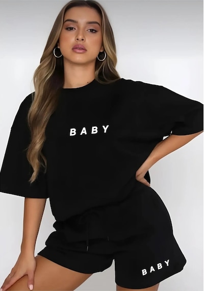 Hırsch Kadın Siyah Oversize Yazlık Baby Baskılı Şort T-shirt Takım Mat Siyah Hırsch Kadın Siyah Oversize Yazlık Baby Baskılı Şort T-shirt Takım Mat Siyah